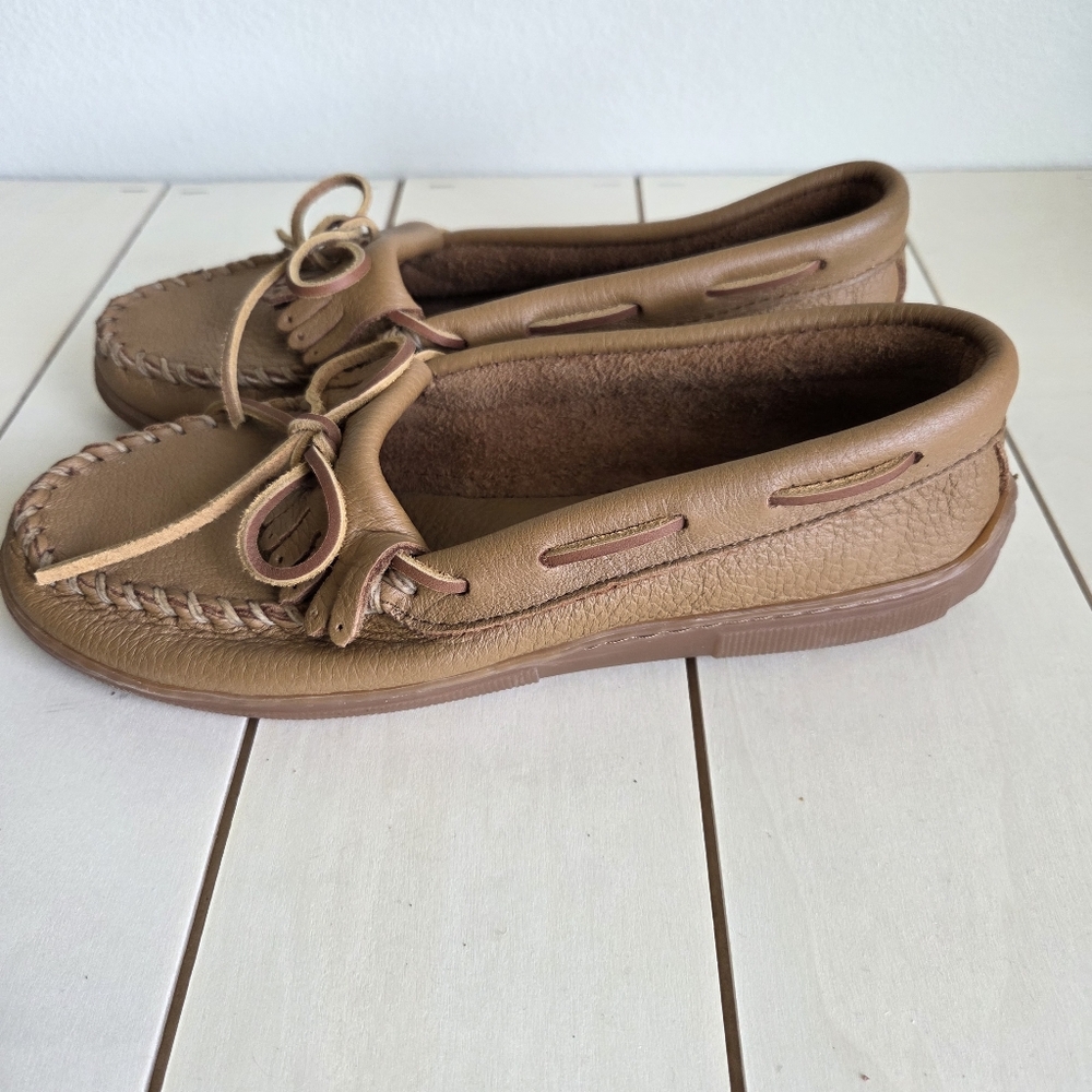Minnetonka Moccasin Women’s Driving Shoe Tan Brown Suede Leather Size 10
